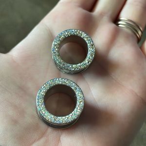 💎3/4” Iridescent rhinestone tunnels